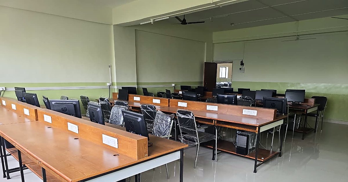 Digital library with computer terminals at KNPIEMS